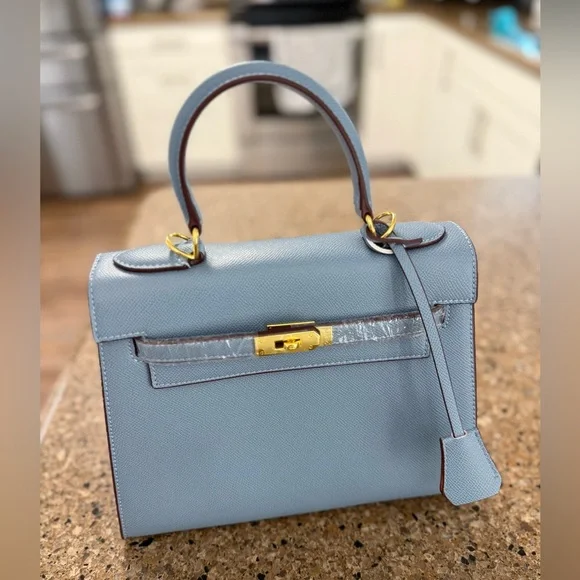 Elegant Blue Handbag - Picture 1 of 4